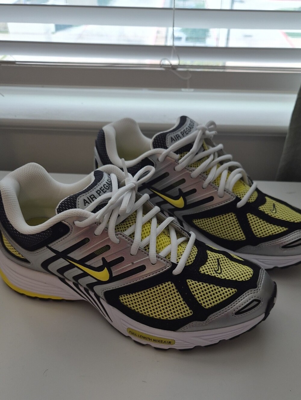 NEW Nike Air Pegasus Women's Running Shoes Black White Yellow Size 10